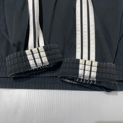 【中古品】【メンズ】 ADIDAS アディダス 80～90's SKIPPER-COLLAR PULLOVER JACKET VINTAGE 80～90年代 スキッパーカラー プルオーバー ジャケット ライトアウター デサント製 ヴィンテージ 148-261005-yo-07-teih サイズ：O-XO カラー：ブラック 万代Net店