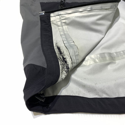 【現状渡し品】【メンズ】 F.C.R.B. エフシーアールビー TOUR JACKET FCRB-178031 ツアージャケット ライトアウター ナイロンパーカー 142-261006-ko-14-teih サイズ：L カラー：ブラック/グレー 万代Net店