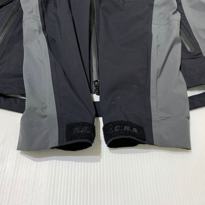 【現状渡し品】【メンズ】 F.C.R.B. エフシーアールビー TOUR JACKET FCRB-178031 ツアージャケット ライトアウター ナイロンパーカー 142-261006-ko-14-teih サイズ：L カラー：ブラック/グレー 万代Net店