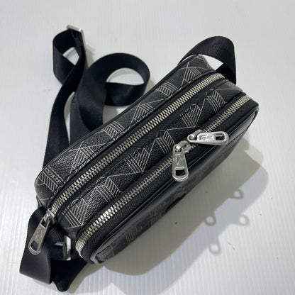 【中古品】【メンズ】 LACOSTE ラコステ THE BLEND MONOGRAM REPORTER BAG NH5283LX ザ ブレンド モノグラムコンビレポーターバッグ カバン 188-261009-yo-07-teih カラー：ブラック 万代Net店
