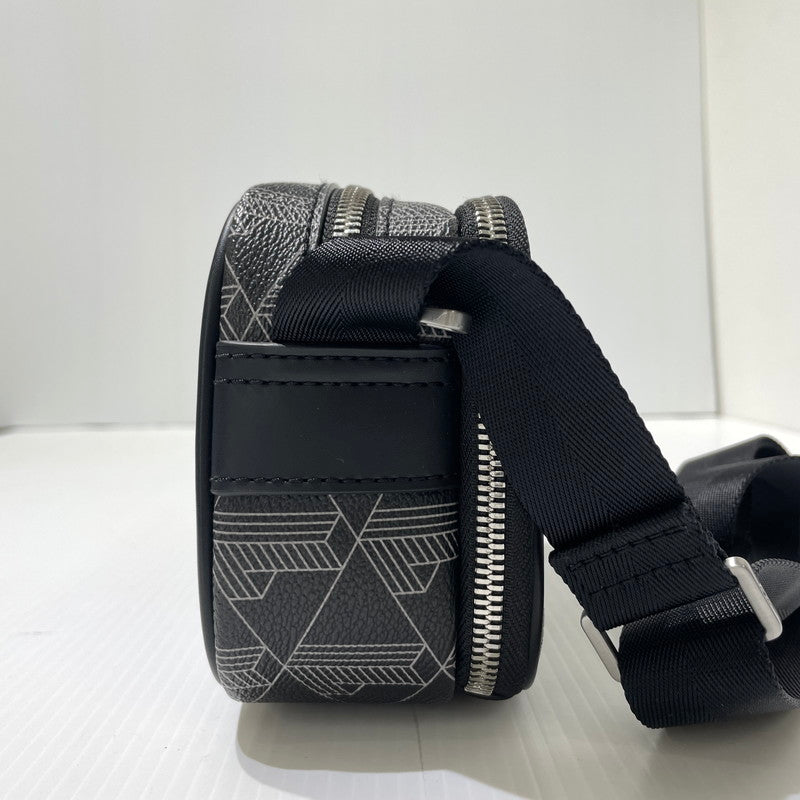 【中古品】【メンズ】 LACOSTE ラコステ THE BLEND MONOGRAM REPORTER BAG NH5283LX ザ ブレンド モノグラムコンビレポーターバッグ カバン 188-261009-yo-07-teih カラー：ブラック 万代Net店