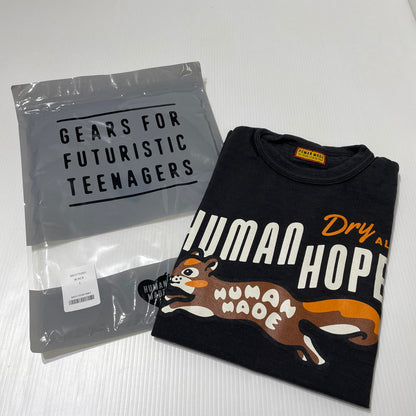 【中古品】【メンズ】 HUMAN MADE ヒューマンメイド × J－HOPE OF BTS ジェイホープ 別注コラボ HUMAN HOPE GRAPHIC T-SHIRT ”BLACK” XX31TE001 ヒューマンホープ グラフィック Tシャツ 半袖 トップス 142-261014-yo-18-teih サイズ：S カラー：ブラック 万代Net店