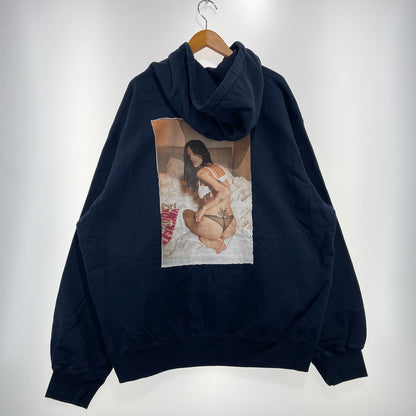 【中古品】【メンズ】 Supreme シュプリーム × LARRY CLARK ラリー・クラーク 別注コラボ 26AW ZIP UP HOODED SWEATSHIRT ジップアップ フーデッド スウェットシャツ 長袖 トップス パーカー 149-261014-yo-11-teih サイズ：XXL カラー：ネイビー 万代Net店