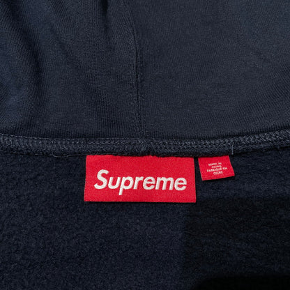 【中古品】【メンズ】 Supreme シュプリーム × LARRY CLARK ラリー・クラーク 別注コラボ 26AW ZIP UP HOODED SWEATSHIRT ジップアップ フーデッド スウェットシャツ 長袖 トップス パーカー 149-261014-yo-11-teih サイズ：XXL カラー：ネイビー 万代Net店