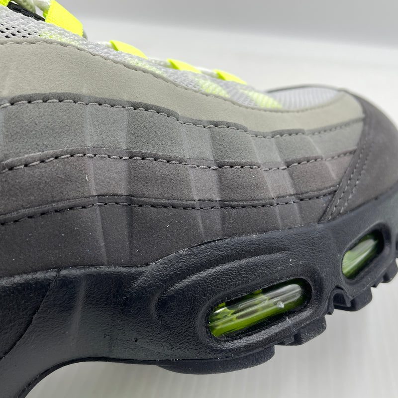 【中古品】【メンズ】 NIKE ナイキ AIR MAX 95 BIG BUBBLE PRM "GREEDY WHITE MEDIUM ASH" IM2211-001 エア マックス95 バブル プレミアム グリーティ ホワイト ミディアム アッシュ スニーカー 靴 160-261007-sa-09-teih サイズ：27.5cm カラー：マルチ 万代Net店