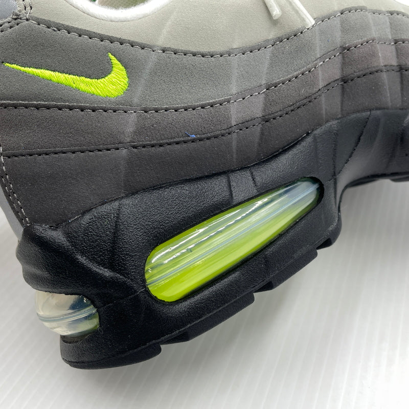 【中古品】【メンズ】 NIKE ナイキ AIR MAX 95 BIG BUBBLE PRM "GREEDY WHITE MEDIUM ASH" IM2211-001 エア マックス95 バブル プレミアム グリーティ ホワイト ミディアム アッシュ スニーカー 靴 160-261007-sa-09-teih サイズ：27.5cm カラー：マルチ 万代Net店