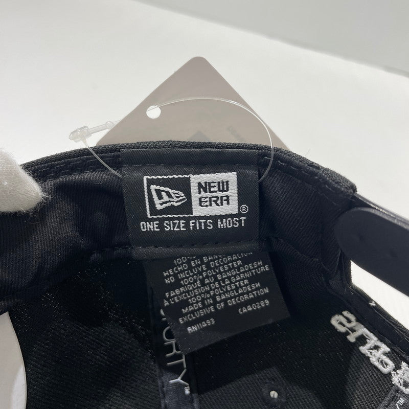 【中古品】【メンズ】 SUPREME シュプリーム 25AW SHARP SPELLOUT ADJUSTABLE NEW ERA CAP シャープ スペルアウト アジャスタブル ニューエラ キャップ 帽子 185-261009-yo-13-teih サイズ：ONE SIZE カラー：ブラック 万代Net店
