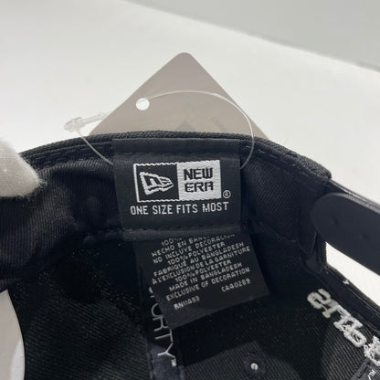 【中古品】【メンズ】 SUPREME シュプリーム 25AW SHARP SPELLOUT ADJUSTABLE NEW ERA CAP シャープ スペルアウト アジャスタブル ニューエラ キャップ 帽子 185-261009-yo-13-teih サイズ：ONE SIZE カラー：ブラック 万代Net店