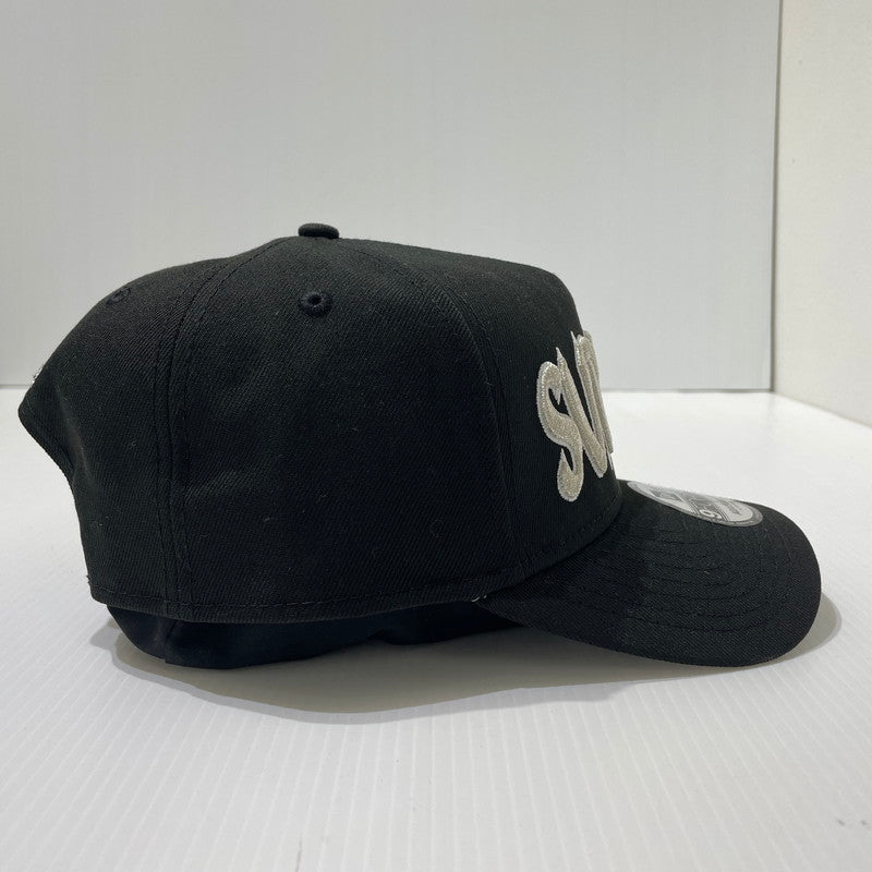 【中古品】【メンズ】 SUPREME シュプリーム 25AW SHARP SPELLOUT ADJUSTABLE NEW ERA CAP シャープ スペルアウト アジャスタブル ニューエラ キャップ 帽子 185-261009-yo-13-teih サイズ：ONE SIZE カラー：ブラック 万代Net店