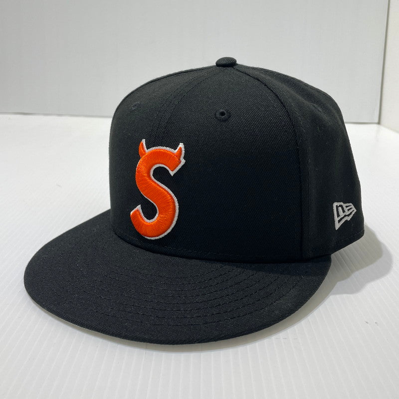 【中古品】【メンズ】 SUPREME シュプリーム 26SS DEVIL SLOGO NEWERA CAP デビル Sロゴ ニューエラ キャップ 帽子 185-261009-yo-11-teih サイズ：7 5/8(60.6cm) カラー：ブラック 万代Net店