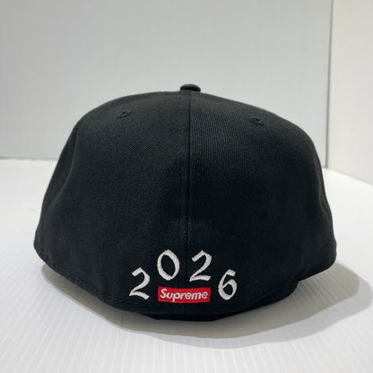 【中古品】【メンズ】 SUPREME シュプリーム 26SS DEVIL SLOGO NEWERA CAP デビル Sロゴ ニューエラ キャップ 帽子 185-261009-yo-11-teih サイズ：7 5/8(60.6cm) カラー：ブラック 万代Net店