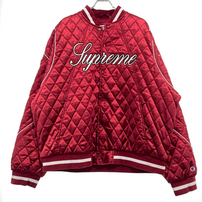 【中古品】【メンズ】 SUPREME シュプリーム × CHAMPION チャンピオン 別注コラボ 26AW QUILTED SATIN VARSITY JACKET 2026年秋冬 キルテッド サテン パーシティ ジャケット アウター 149-261004-sa-26-teih サイズ：XXL カラー：レッド 万代Net店