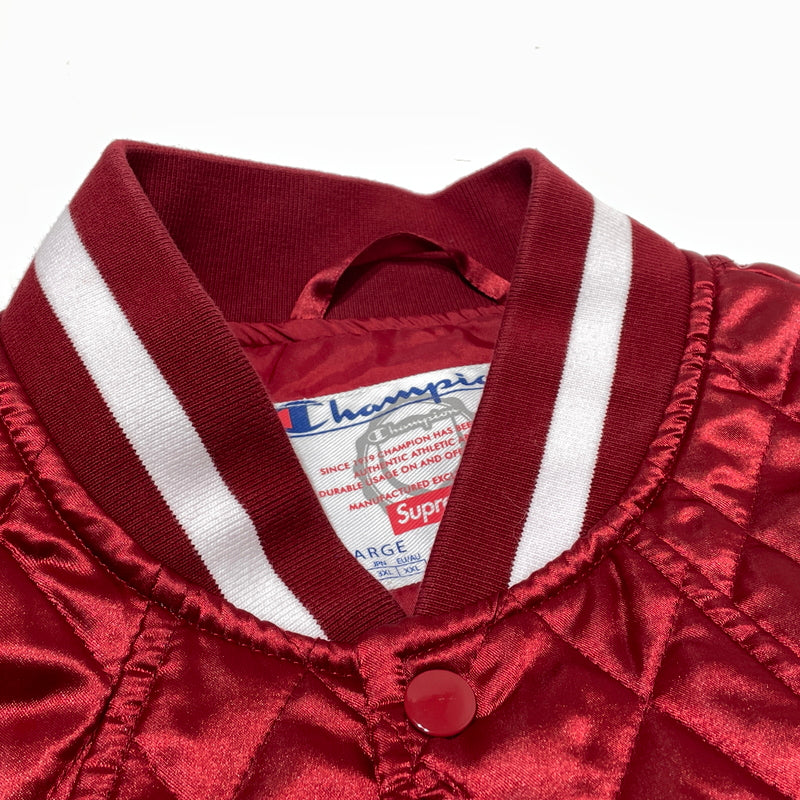 【中古品】【メンズ】 SUPREME シュプリーム × CHAMPION チャンピオン 別注コラボ 26AW QUILTED SATIN VARSITY JACKET 2026年秋冬 キルテッド サテン パーシティ ジャケット アウター 149-261004-sa-26-teih サイズ：XXL カラー：レッド 万代Net店