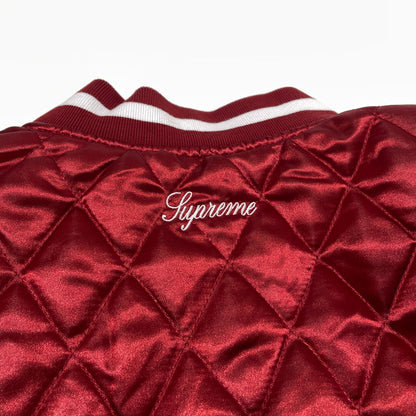 【中古品】【メンズ】 SUPREME シュプリーム × CHAMPION チャンピオン 別注コラボ 26AW QUILTED SATIN VARSITY JACKET 2026年秋冬 キルテッド サテン パーシティ ジャケット アウター 149-261004-sa-26-teih サイズ：XXL カラー：レッド 万代Net店
