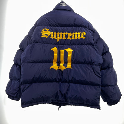 【中古品】【メンズ】 SUPREME シュプリーム × UMBRO アンブロ 別注コラボ 25AW DOWN PUFFER JACKET 2025年秋冬 ダウン パファー ジャケット アウター 149-261004-sa-27-teih サイズ：3XL カラー：ネイビー 万代Net店