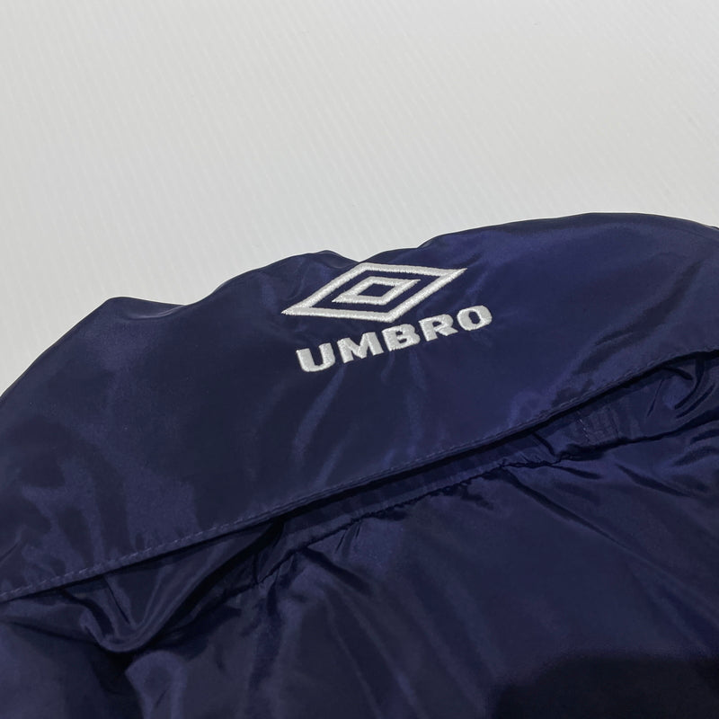 【中古品】【メンズ】 SUPREME シュプリーム × UMBRO アンブロ 別注コラボ 25AW DOWN PUFFER JACKET 2025年秋冬 ダウン パファー ジャケット アウター 149-261004-sa-27-teih サイズ：3XL カラー：ネイビー 万代Net店