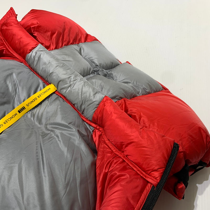 【中古品】【メンズ】 MONCLER モンクレール × GENIUS 5 CRAIG GREEN ジーニアス 5 クレイグ・グリーン 別注 コラボ COOLIDGE GIUBBOTTO E209H4139500 クーリッジ ダウンジャケット アウター 141-261009-ko-17-teih サイズ：2 カラー：レッドシルバーホワイト 万代Net店