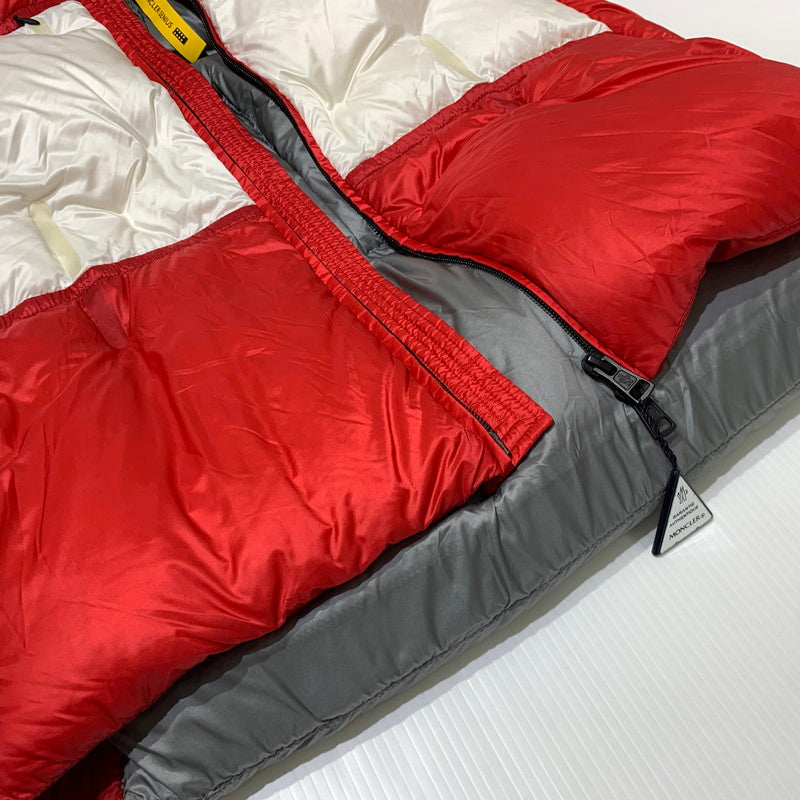 【中古品】【メンズ】 MONCLER モンクレール × GENIUS 5 CRAIG GREEN ジーニアス 5 クレイグ・グリーン 別注 コラボ COOLIDGE GIUBBOTTO E209H4139500 クーリッジ ダウンジャケット アウター 141-261009-ko-17-teih サイズ：2 カラー：レッドシルバーホワイト 万代Net店