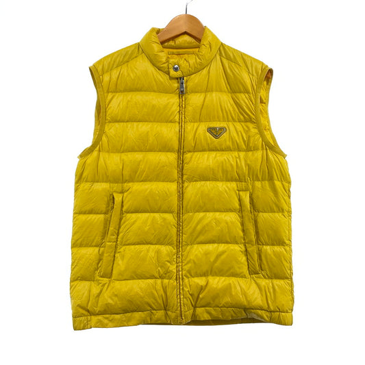 【中古品】【メンズ】 PRADA プラダ TRIANGLE LOGO PLATE DOWN VEST SGA482 R151 ARO トライアングル ロゴプレート ダウンベスト ライトアウター 141-261014-yo-06-teih サイズ：48 カラー：イエロー 万代Net店