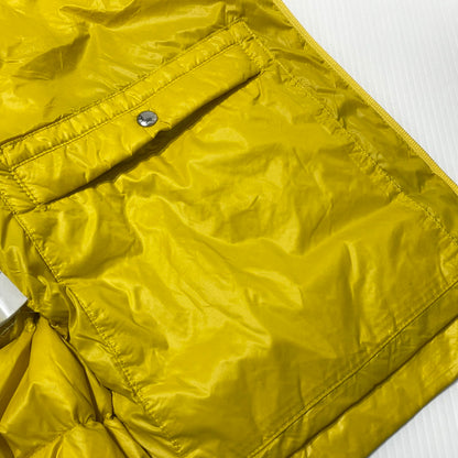 【中古品】【メンズ】 PRADA プラダ TRIANGLE LOGO PLATE DOWN VEST SGA482 R151 ARO トライアングル ロゴプレート ダウンベスト ライトアウター 141-261014-yo-06-teih サイズ：48 カラー：イエロー 万代Net店