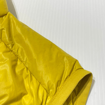 【中古品】【メンズ】 PRADA プラダ TRIANGLE LOGO PLATE DOWN VEST SGA482 R151 ARO トライアングル ロゴプレート ダウンベスト ライトアウター 141-261014-yo-06-teih サイズ：48 カラー：イエロー 万代Net店