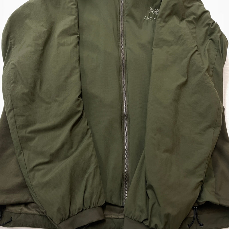 【中古品】【メンズ】 ARC TERYX アークテリクス アークテリクスATOM LT HOODY 24108-129850 アトム エルティ フーディ アウター 144-261007-sa-20-teih サイズ：S カラー：カーキ 万代Net店