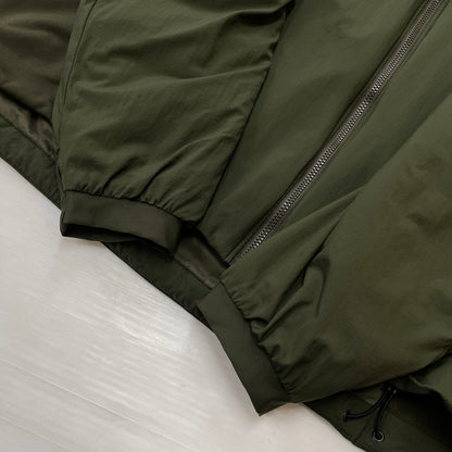 【中古品】【メンズ】 ARC TERYX アークテリクス アークテリクスATOM LT HOODY 24108-129850 アトム エルティ フーディ アウター 144-261007-sa-20-teih サイズ：S カラー：カーキ 万代Net店
