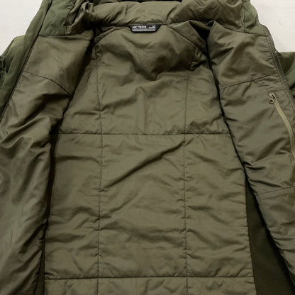 【中古品】【メンズ】 ARC TERYX アークテリクス アークテリクスATOM LT HOODY 24108-129850 アトム エルティ フーディ アウター 144-261007-sa-20-teih サイズ：S カラー：カーキ 万代Net店