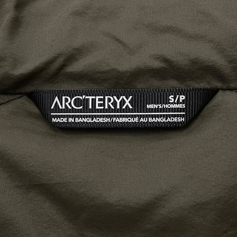【中古品】【メンズ】 ARC TERYX アークテリクス アークテリクスATOM LT HOODY 24108-129850 アトム エルティ フーディ アウター 144-261007-sa-20-teih サイズ：S カラー：カーキ 万代Net店