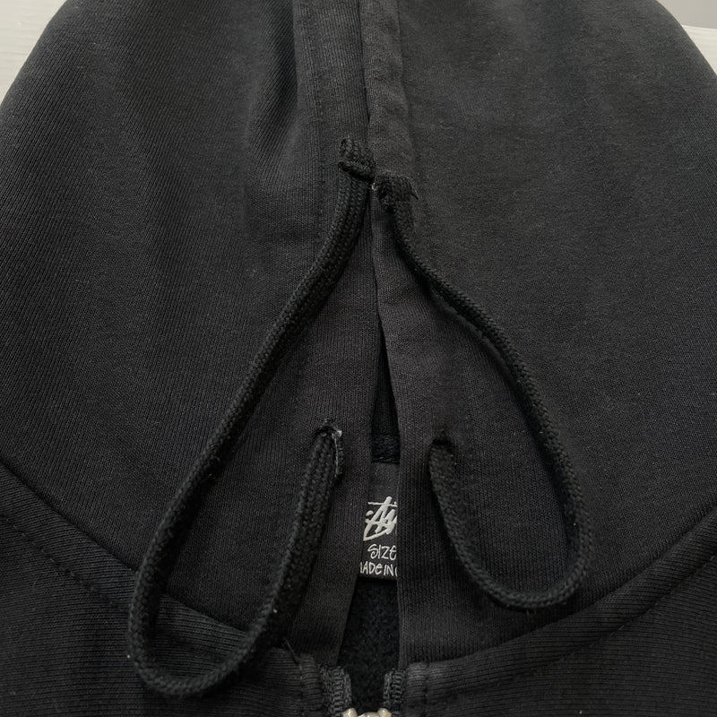 【中古品】【メンズ】 STUSSY ステューシー LOGO ZIPUP PARKA 1974870 ロゴ ジップアップ パーカー フルジップパーカー 長袖 トップス 142-261007-sa-18-teih サイズ：XL カラー：ブラック 万代Net店