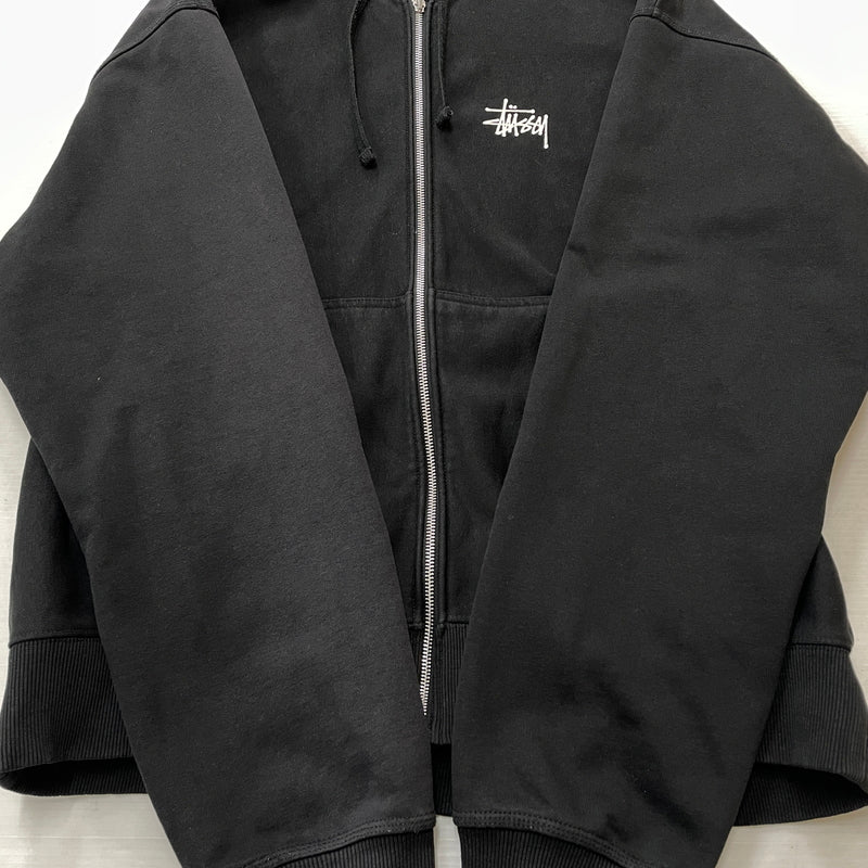 【中古品】【メンズ】 STUSSY ステューシー LOGO ZIPUP PARKA 1974870 ロゴ ジップアップ パーカー フルジップパーカー 長袖 トップス 142-261007-sa-18-teih サイズ：XL カラー：ブラック 万代Net店