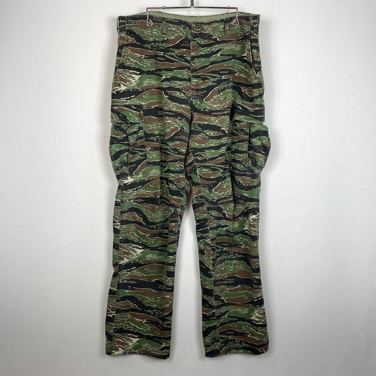 【中古品】【メンズ】 GUNG HO ガンホー TIGER STRIPE CARGO PANTS タイガーストライプ カーゴパンツ ボトムス 145-261014-ss-14-teih サイズ：34 カラー：グリーン系 万代Net店