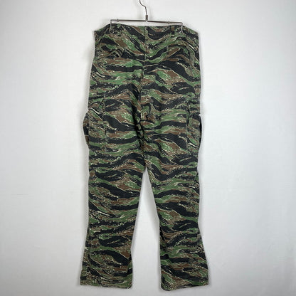 【中古品】【メンズ】 GUNG HO ガンホー TIGER STRIPE CARGO PANTS タイガーストライプ カーゴパンツ ボトムス 145-261014-ss-14-teih サイズ：34 カラー：グリーン系 万代Net店