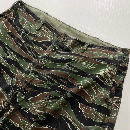 【中古品】【メンズ】 GUNG HO ガンホー TIGER STRIPE CARGO PANTS タイガーストライプ カーゴパンツ ボトムス 145-261014-ss-14-teih サイズ：34 カラー：グリーン系 万代Net店