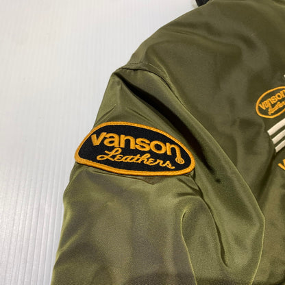 【中古品】【メンズ】 VANSON バンソン OVAL EMBLEM MA-1 FLIGHT JACKET NVJK-2504 オーバルエンブレム MA-1 フライトジャケット アウター 145-261009-ko-10-teih サイズ：L カラー：カーキ 万代Net店