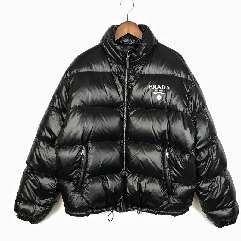 【中古品】【メンズ】 PRADA プラダ SHINY NYLON DOWN JACKET SGC089 シャイニー ナイロン ダウン ジャケット アウター 141-261011-sa-06-teih サイズ：M カラー：ブラック 万代Net店