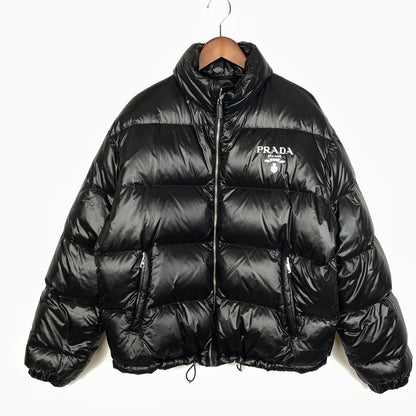 【中古品】【メンズ】 PRADA プラダ SHINY NYLON DOWN JACKET SGC089 シャイニー ナイロン ダウン ジャケット アウター 141-261011-sa-06-teih サイズ：M カラー：ブラック 万代Net店