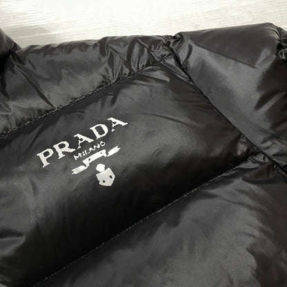 【中古品】【メンズ】 PRADA プラダ SHINY NYLON DOWN JACKET SGC089 シャイニー ナイロン ダウン ジャケット アウター 141-261011-sa-06-teih サイズ：M カラー：ブラック 万代Net店