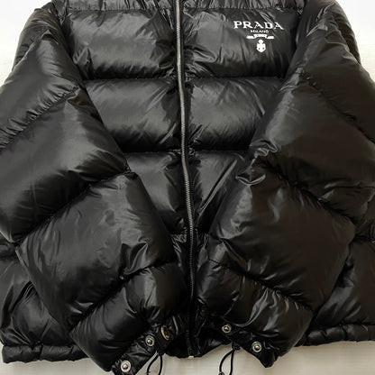 【中古品】【メンズ】 PRADA プラダ SHINY NYLON DOWN JACKET SGC089 シャイニー ナイロン ダウン ジャケット アウター 141-261011-sa-06-teih サイズ：M カラー：ブラック 万代Net店