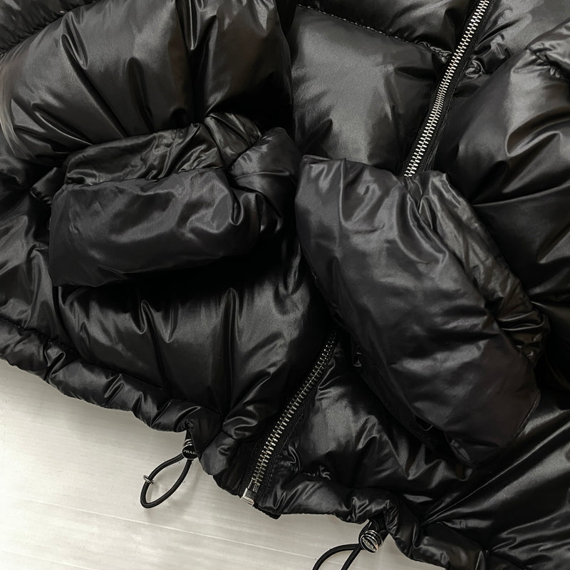 【中古品】【メンズ】 PRADA プラダ SHINY NYLON DOWN JACKET SGC089 シャイニー ナイロン ダウン ジャケット アウター 141-261011-sa-06-teih サイズ：M カラー：ブラック 万代Net店