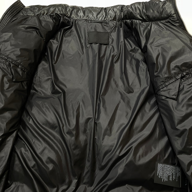 【中古品】【メンズ】 PRADA プラダ SHINY NYLON DOWN JACKET SGC089 シャイニー ナイロン ダウン ジャケット アウター 141-261011-sa-06-teih サイズ：M カラー：ブラック 万代Net店