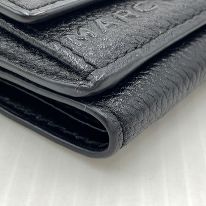 【中古品】【メンズ/レディース】 MARC JACOBS マーク・ジェイコブス THE TEXTURED BOX M0015111 001 テクスチャード ボックス 三つ折り財布 コンパクトウォレット 200-261011-ko-11-teih カラー：ブラック 万代Net店
