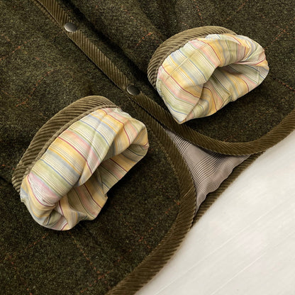 【中古品】【メンズ】 HARRIS TWEED ハリスツイード× Alexander Julian アレキサンダー ジュリアン 別注コラボ QUILTED JACKET 03AC5-391 キルティングジャケット アウター 147-261014-ss-11-teih サイズ：M カラー：カーキ 万代Net店