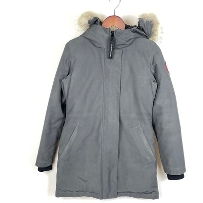 【現状渡し品】【メンズ】 CANADA GOOSE カナダグース VICTORIA PARKA 3037LA ヴィクトリア パーカー アウター 141-261009-sa-06-teih サイズ：XS カラー：グレー 万代Net店