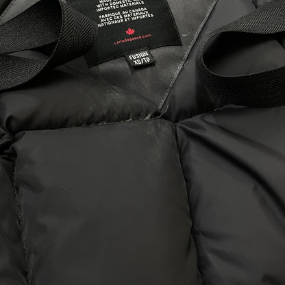 【現状渡し品】【メンズ】 CANADA GOOSE カナダグース VICTORIA PARKA 3037LA ヴィクトリア パーカー アウター 141-261009-sa-06-teih サイズ：XS カラー：グレー 万代Net店