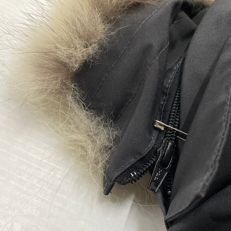 【現状渡し品】【メンズ】 CANADA GOOSE カナダグース VICTORIA PARKA 3037LA ヴィクトリア パーカー アウター 141-261009-sa-06-teih サイズ：XS カラー：グレー 万代Net店