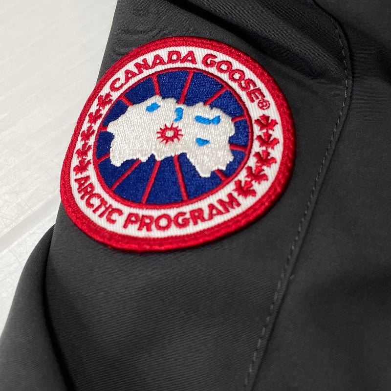 【現状渡し品】【メンズ】 CANADA GOOSE カナダグース VICTORIA PARKA 3037LA ヴィクトリア パーカー アウター 141-261009-sa-06-teih サイズ：XS カラー：グレー 万代Net店