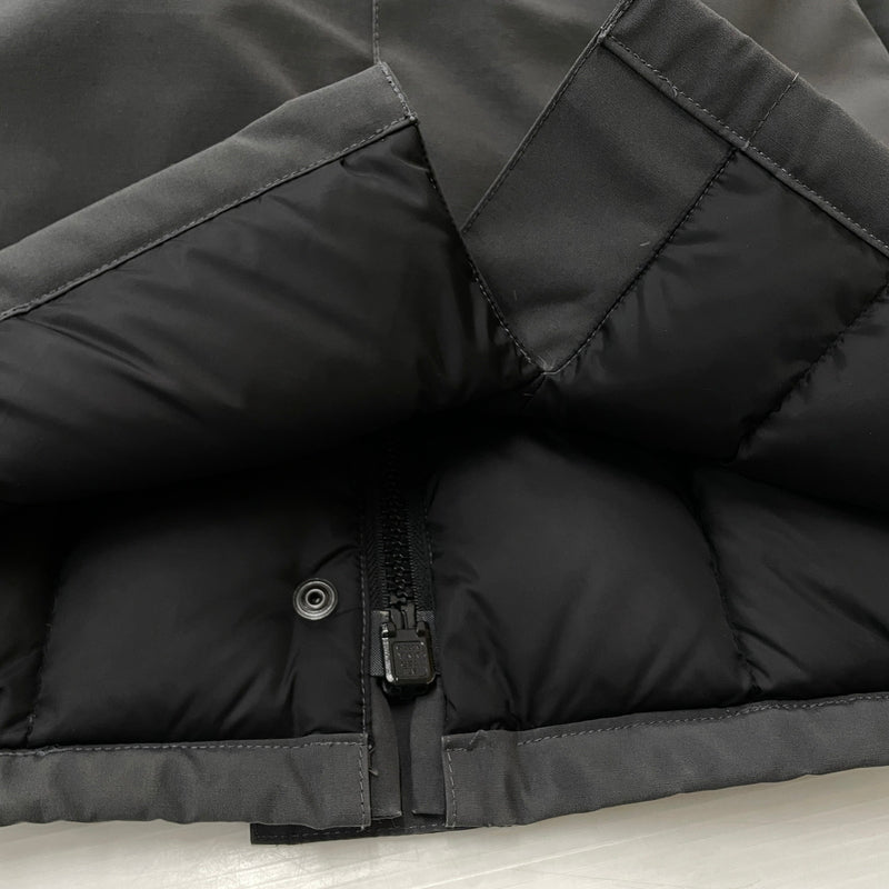 【現状渡し品】【メンズ】 CANADA GOOSE カナダグース VICTORIA PARKA 3037LA ヴィクトリア パーカー アウター 141-261009-sa-06-teih サイズ：XS カラー：グレー 万代Net店