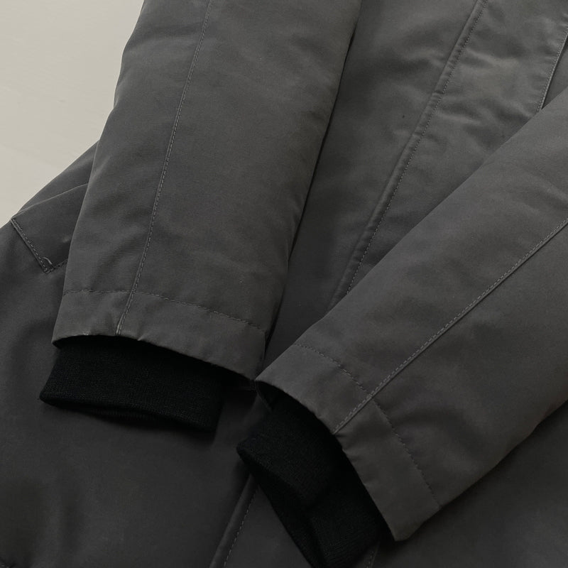 【現状渡し品】【メンズ】 CANADA GOOSE カナダグース VICTORIA PARKA 3037LA ヴィクトリア パーカー アウター 141-261009-sa-06-teih サイズ：XS カラー：グレー 万代Net店