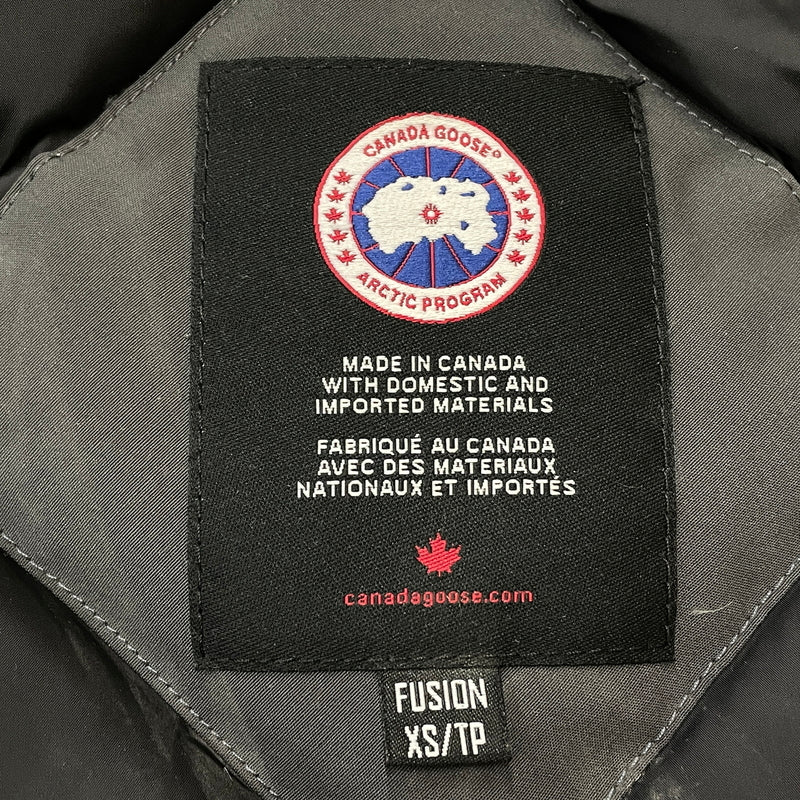 【現状渡し品】【メンズ】 CANADA GOOSE カナダグース VICTORIA PARKA 3037LA ヴィクトリア パーカー アウター 141-261009-sa-06-teih サイズ：XS カラー：グレー 万代Net店